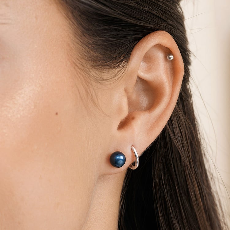 Silberne Ohrstecker mit schwarzen Perlen 158386