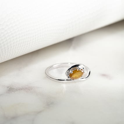 Atypischer Goldring mit Salt and Pepper Diamant in Marquise Form Tulio