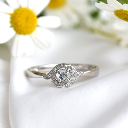 Eleganter Verlobungsring mit Aquamarin Nurisa