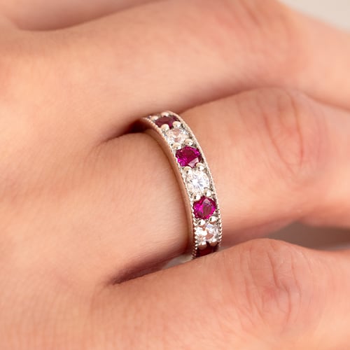 Memoire Ring aus Silber mit Rubinen und Zirkonia