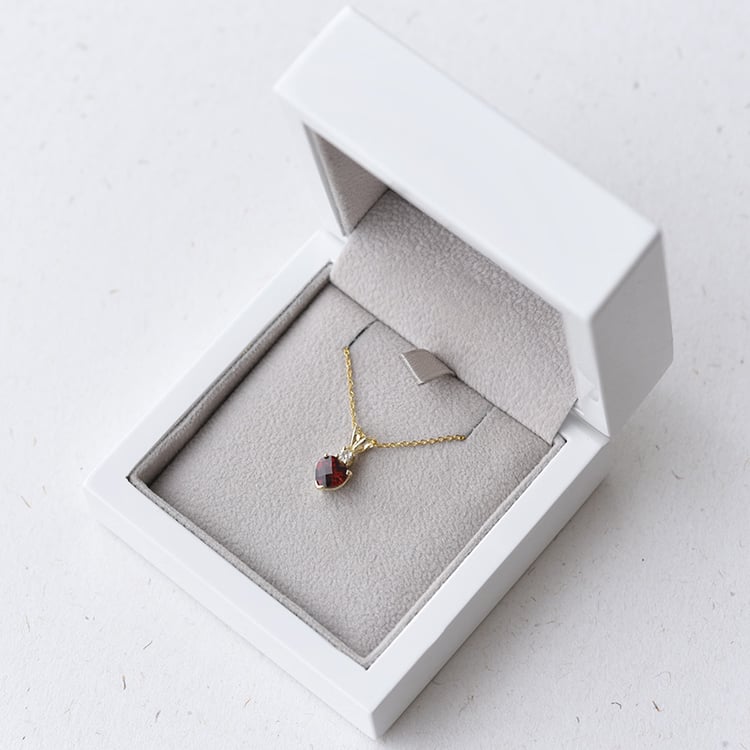 Diamant und Granat als Anhänger in Eppi-Geschenkbox 69284