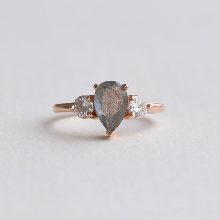 Set von Ringen aus Gold mit Labradorit und Moissaniten Bechet 73735