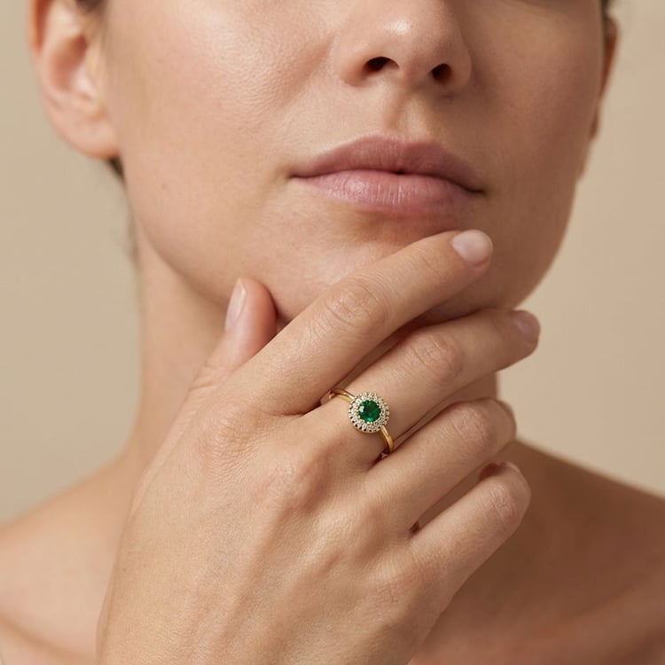 Goldener Halo Scheidungsring mit Smaragd umgeben von Diamanten Eliot 165561