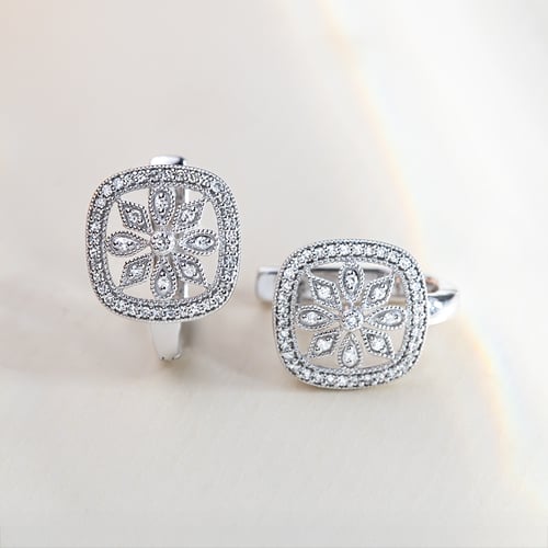 Schmuckset voller Blumen und Diamanten Lavern
