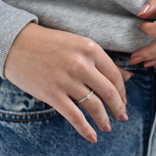 Verlobungsring mit Moissanit und Lab Grown Diamanten Kristen