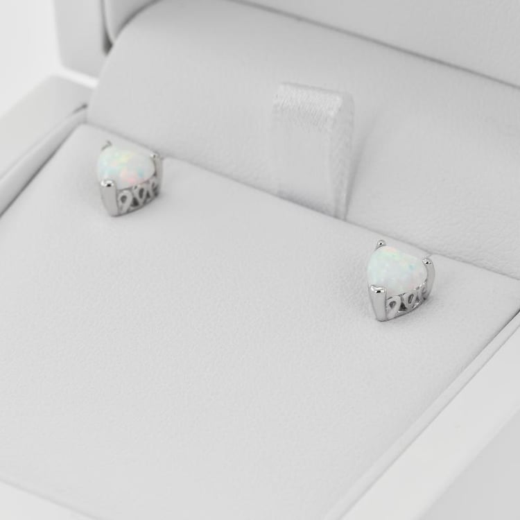 Herzchen-Ohrringe mit Opal in Eppi-Geschenkbox 33182
