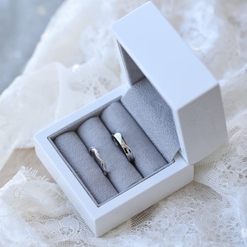 Einzigartiger Ehering mit Diamanten und klassischer Court Ring Malea