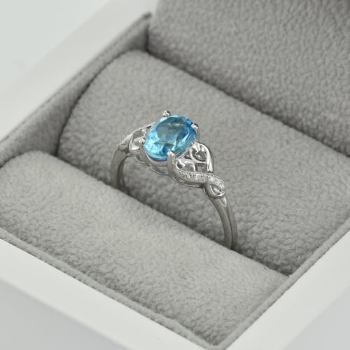 Goldring mit Blautopas und Diamanten Alanyse