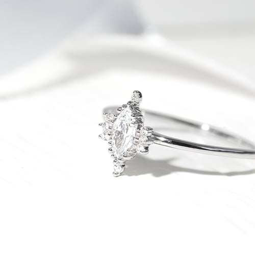 Verlobungsring mit Diamant in Marquise Form Janne