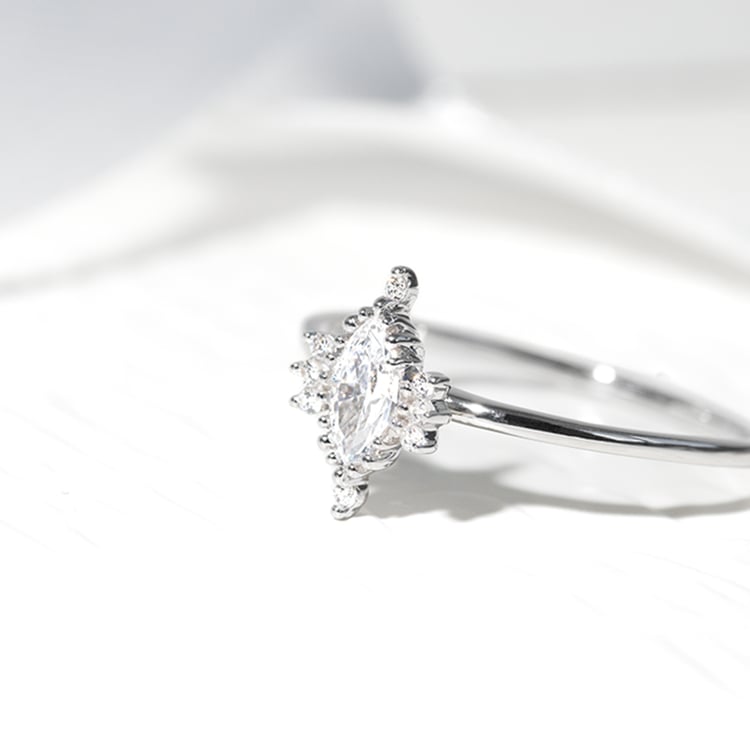 Verlobungsring mit Diamant in Marquise Form Janne 126397