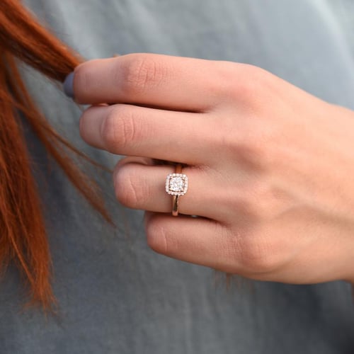 Verlobungsring aus Gold mit Prinzess-Diamanten Eleria