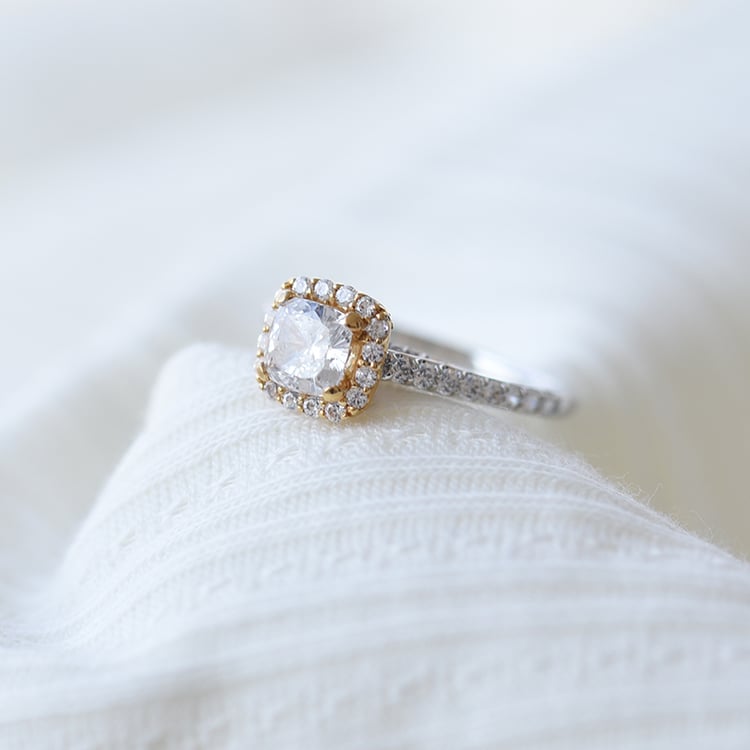 Verlobungsring mit Cushion-Diamant Carmelo 61223