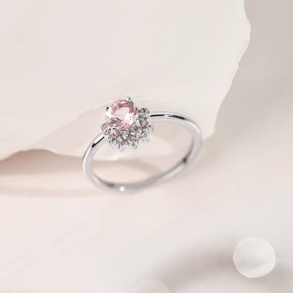 Minimalistischer Ring aus Gold mit Morganit Sonnie