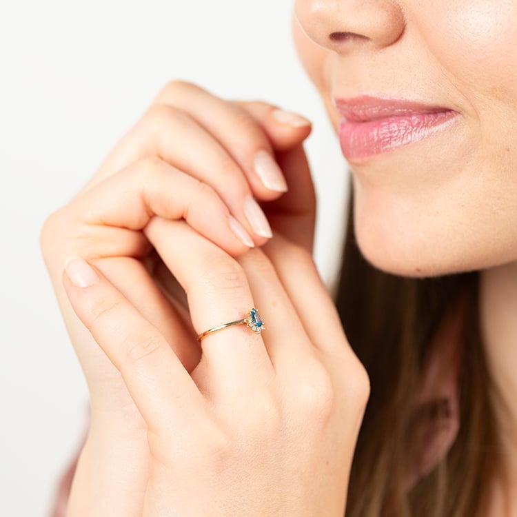 Verlobungsring mit einem IGI zertifizierten 0.30 ct blauen Lab Grown Diamanten Wilf 147062