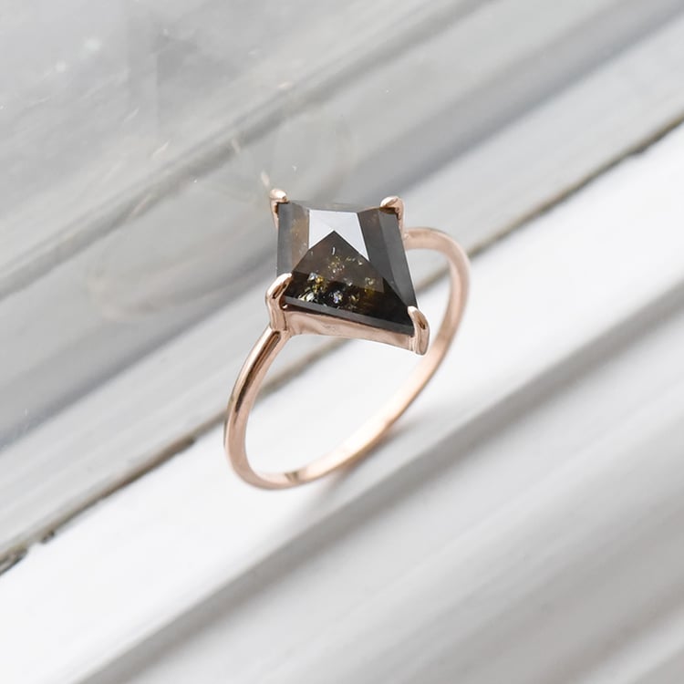 Minimalistischer Ring mit Salt and Pepper Diamanten Iban 91032