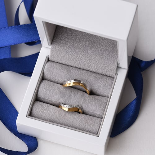 Goldene Eheringe mit Diamanten Charla