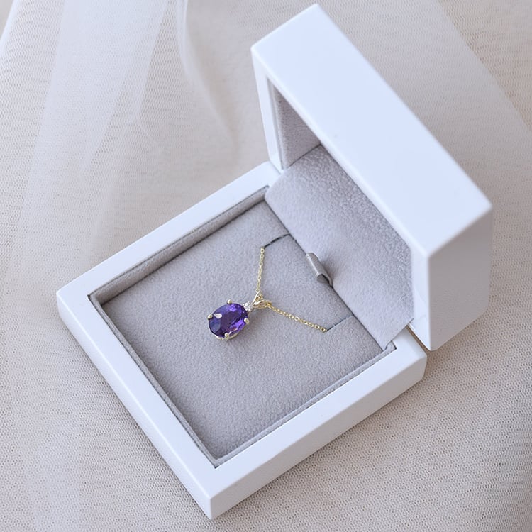 Goldene Halskette mit Amethyst und Diamant Anhänger 67648