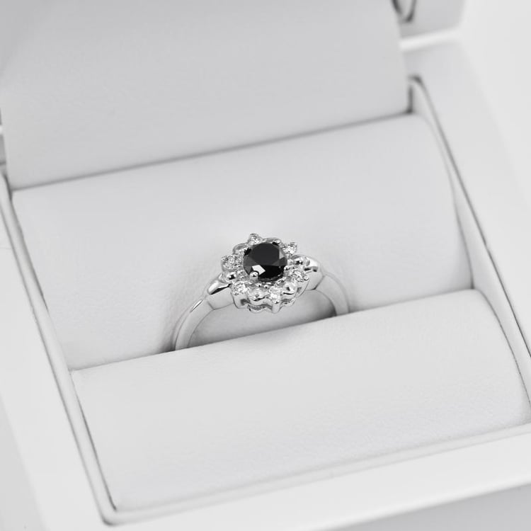 Ring mit schwarzen Diamanten 27831