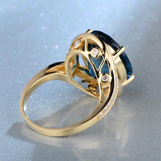 Goldener Topasring mit Diamanten 5680