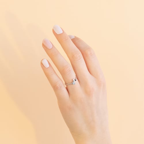 Silberner Cluster-Ring mit Aquamarin, Saphir, Mondstein und einem Diamanten Roche