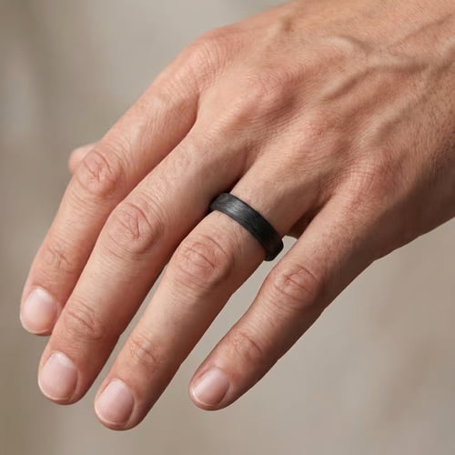 Leicht abgerundeter Ring für Herren aus Carbon Max
