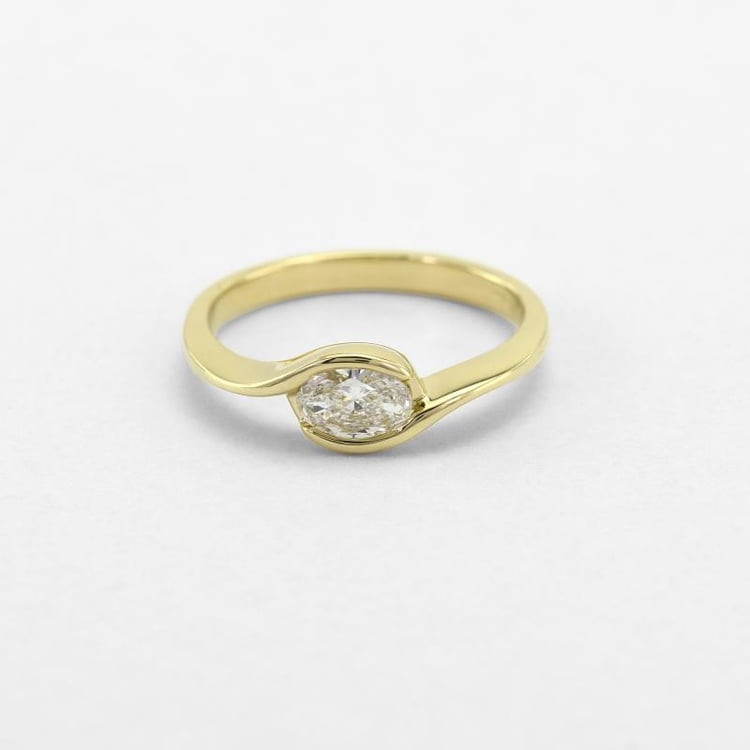 Ring mit Diamant 46825