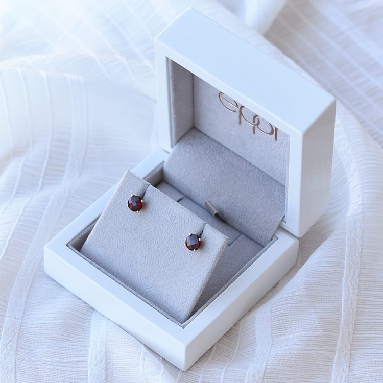 Goldene Ohrstecker mit Granaten Hulda 69833