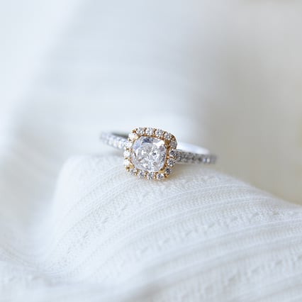 Verlobungsring mit Cushion-Diamant Carmelo