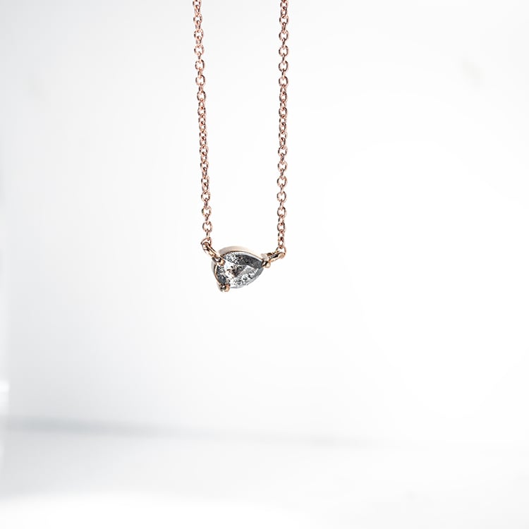 Halskette mit Salt and Pepper Diamant in Birnenform Maliah 128621