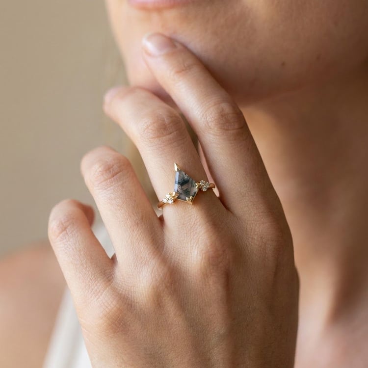 Einzigartiger Scheidungsring mit Moosachat Kettil 165104