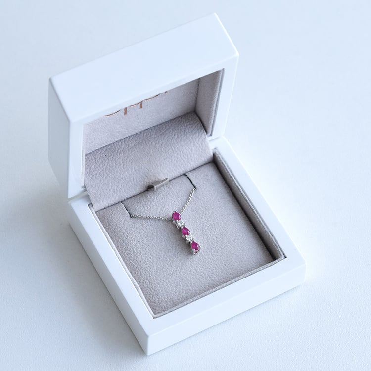 Eleganter Anhänger mit Diamanten und Rubinen Muriel 85955