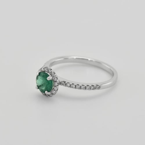 Bezaubernder Halo-Ring mit Smaragd und Diamanten Toppy