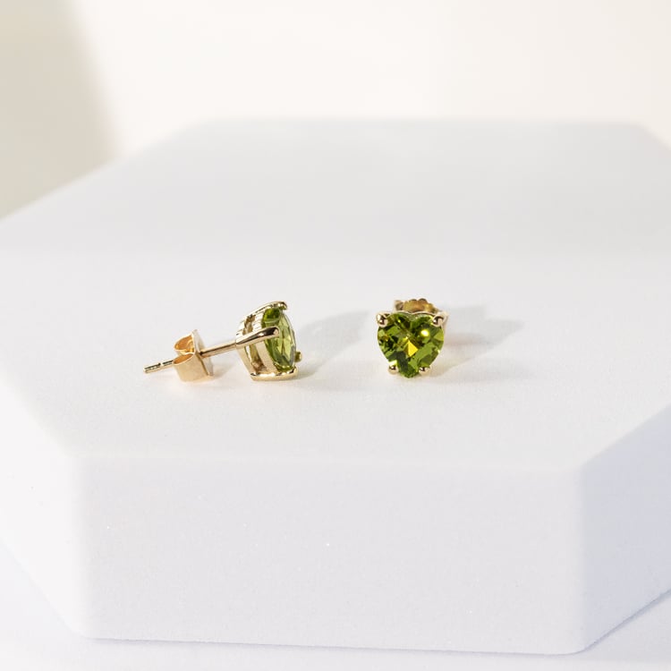 Goldene Ohrringe mit Olivinen in Herzform Kaciah 141656