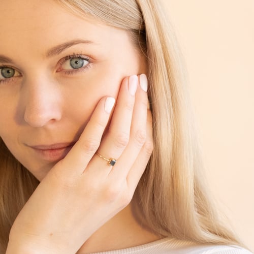 Goldener Ring mit Salt and Pepper Diamanten Emilis
