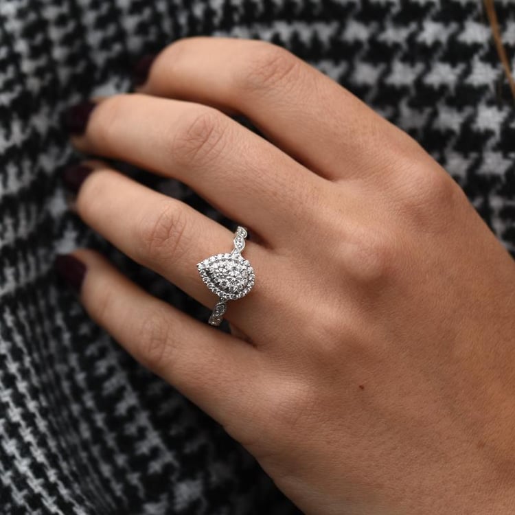 Verlobungsring mit Diamanten 49582