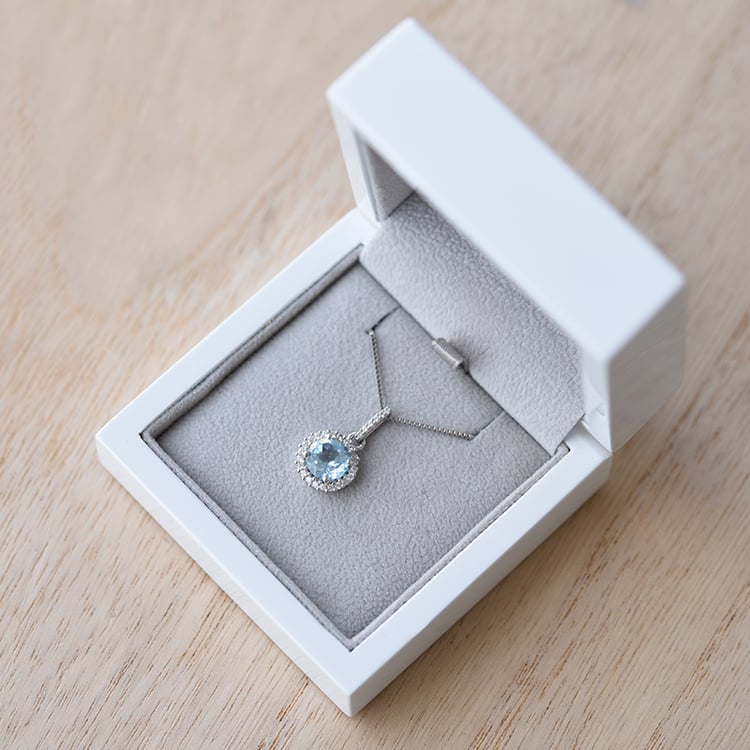 Silberne Halo-Anhänger mit himmlisch blauen Topas Atia 60152