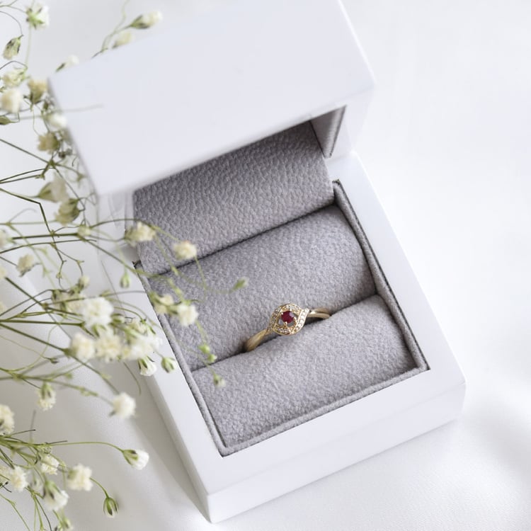 Verlobungsring mit Rubin und Diamanten Nurisa 78192