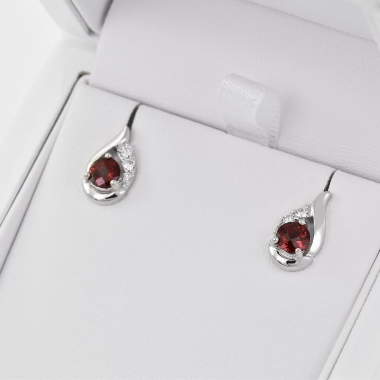 Granat Ohrringe in silberner Fassung Edily 27409