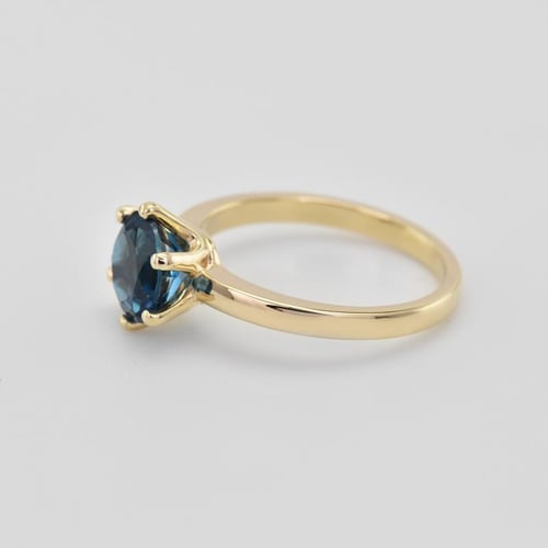 Goldener Verlobungsring mit Londontopas Mukti
