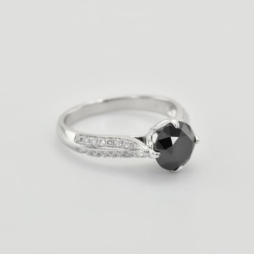 Goldener Verlobungsring mit 2.47ct schwarzem Diamant Ida