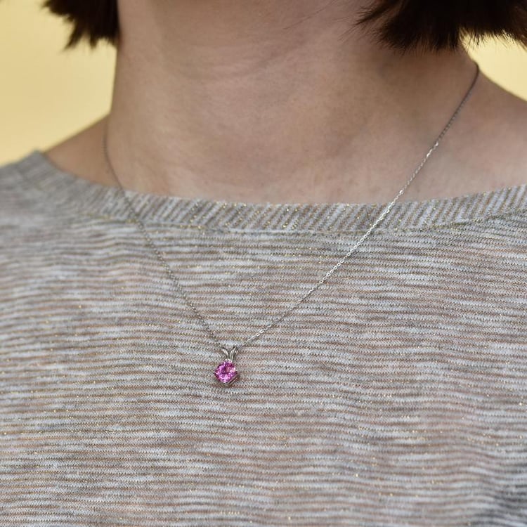 Halskette mit rosa Saphir 26796