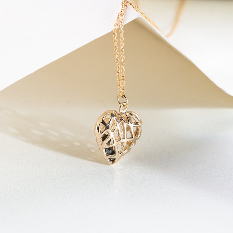 Herzförmiger Anhänger mit Perlen aus Salt and Pepper Diamanten Paisley 147762