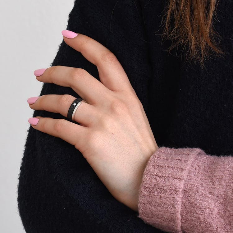 Flache Trauringe aus Carbon und Gold mit Diamant Adidan 77511