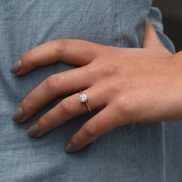 Strahlender Verlobungsring mit Moissanit und Lab Grown Diamanten Xela 49953