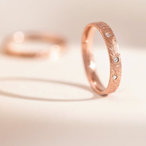 Extravagante Trauringe aus Gold mit Diamanten Alexis