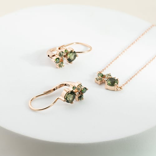 Schmuckset aus Cluster Schmuck mit Moldaviten, Saphiren und Diamanten Zino