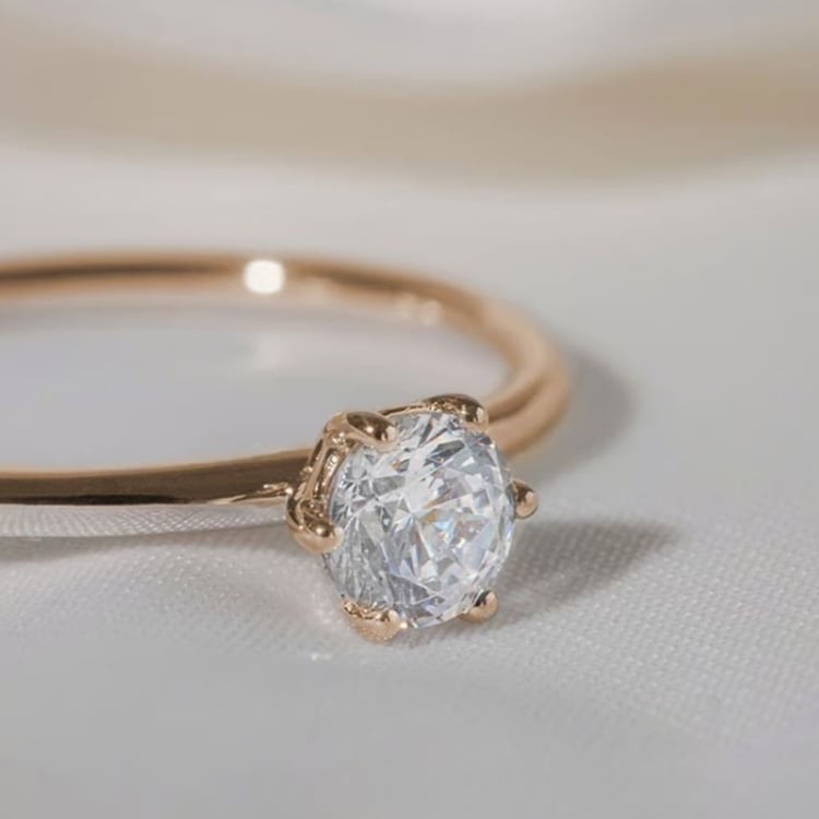 Verlobungsring aus Gold in Haselnussfarbe mit einem Lab Grown Diamanten Birdie 166644