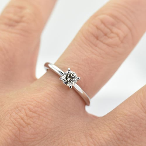 Verlobungsring mit Moissanit Lopa