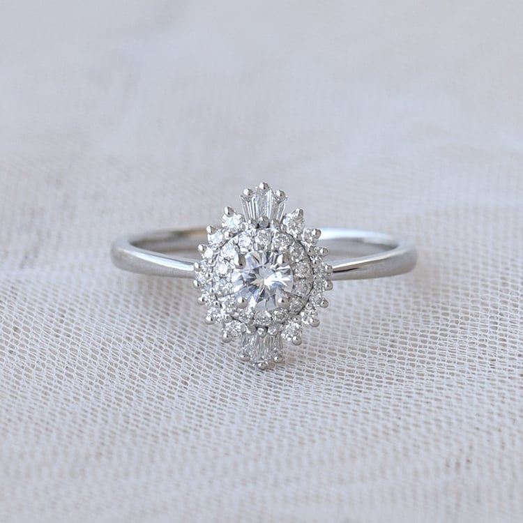 Einzigartiger Verlobungsring aus Gold mit Moissanit und lab-grown Diamanten Deizy 66776