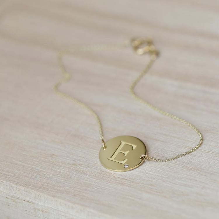 Goldarmband mit Diamanten und Gravur eines Buchstabens Dian 17125